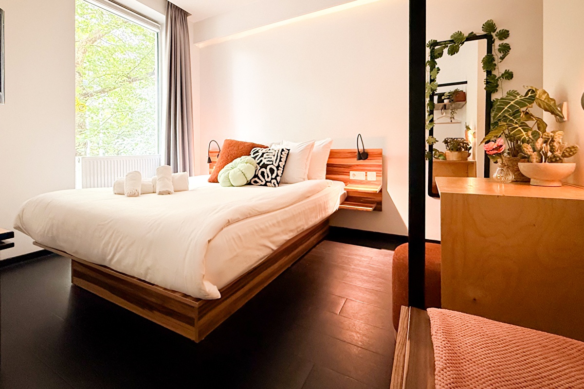 Superior double room bed view 