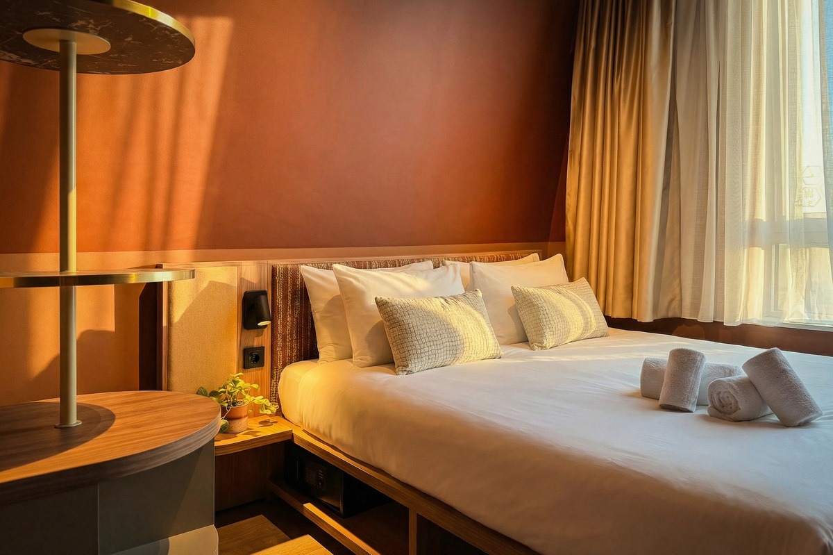 Superior double room bed view